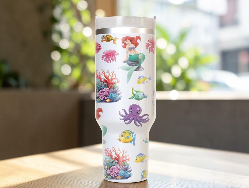 Puede incluir: Un juego de tres tazas de cer&aacute;mica con un acabado mate moteado. Las tazas son de color crema, gris claro y gris oscuro. Cada taza tiene un dise&ntilde;o simple y minimalista.