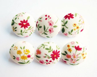 Sewing Buttons / Fabric Buttons - 6 Small Fabric Buttons Set for Crochet and Knitting - Sweet Floral in Red