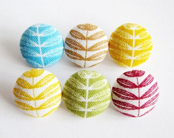 Sewing Buttons / Fabric Buttons - Leaves in Print - 6 Medium Buttons  for Crochet and Knitting