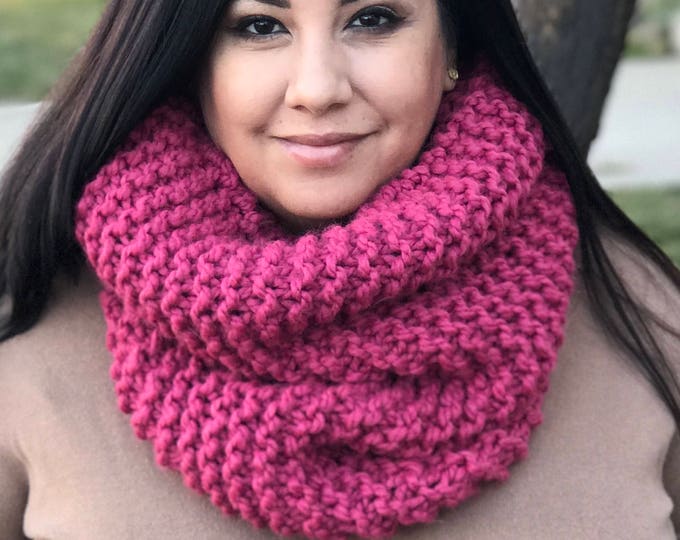 Knit Cowl Scarf in Orchid Pink.  Chunky Knit Cowl. Circle Scarf