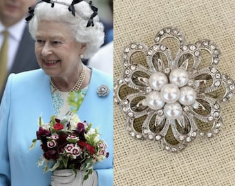 Queen Elizabeth Silver White Pearl Cluster Rhinestone Starburst Floral Brooch Pin