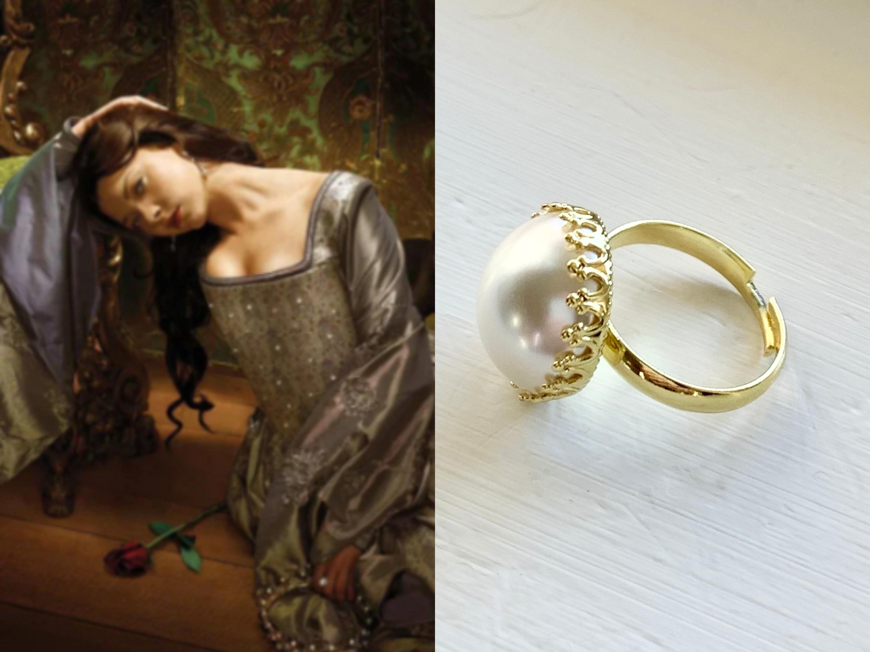 Anne Boleyn Gold Plated Crown Edge White Glass Pearl Round Ring