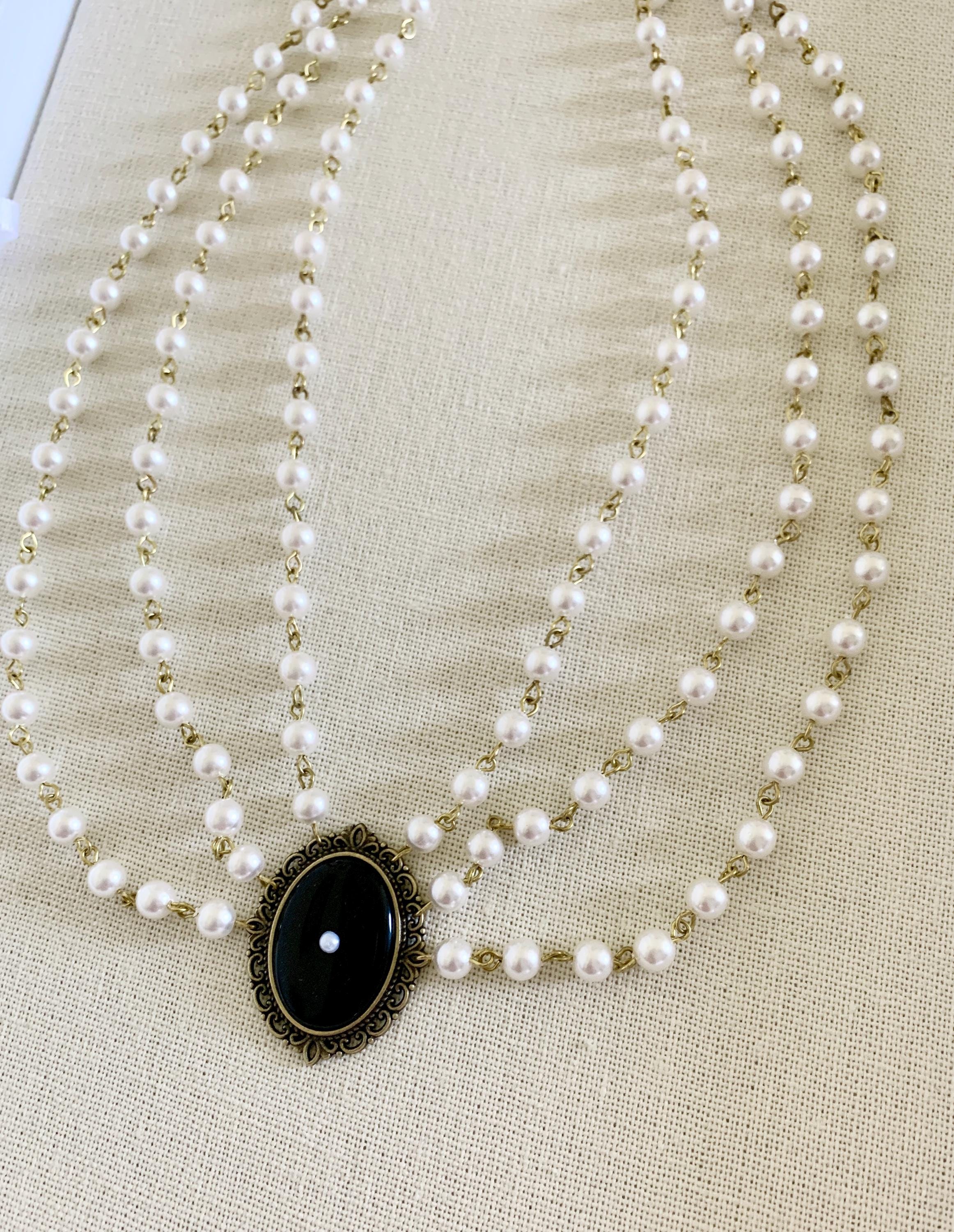 アクセサリー MARGARET HOWELL PEARL NECKLACE Mary Tudor Black Antique Brass Oval Three Strand White Pearl