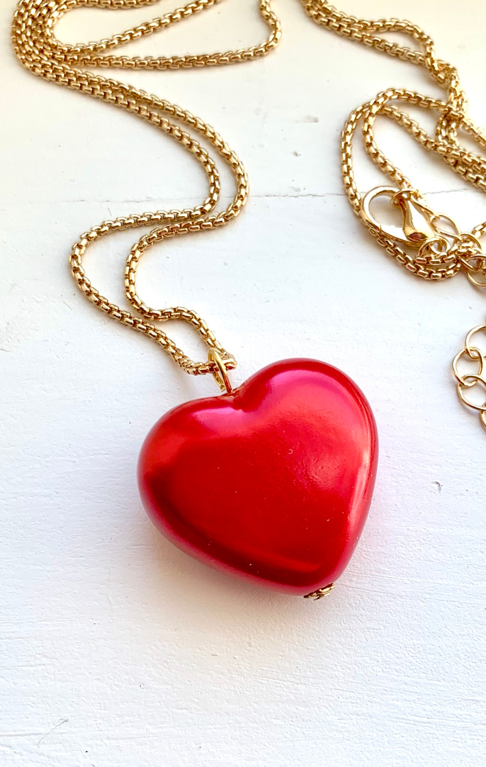 Carrie Bradshaw Sex and the City Apple Red Acrylic Heart Gold | Etsy