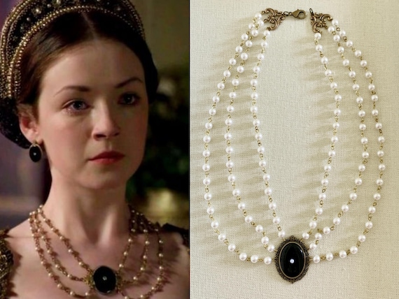 【BLACKPURPLE】Marilyn Crystal Layering Pearl Necklace Mary Tudor Black Antique Brass Oval Three Strand White Pearl