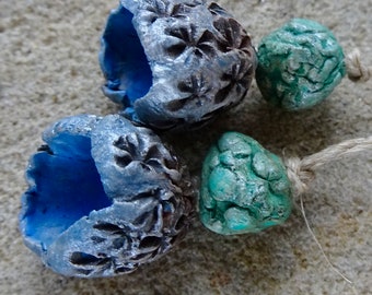 PAIR frost on a winter beach textured ceramic pod bead set blue white grey silver katy wroe -R357