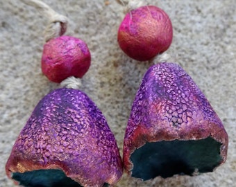 PAIRE firelight conte de fées texturé perles de gousses de graines en céramique violet fuchsia rose cuivre katy wroe fait à la main -W53