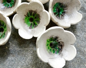 PAIR Bloomsbury daisy flower handmade sculpted ceramic bead set bright green white black katy wroe -Z47