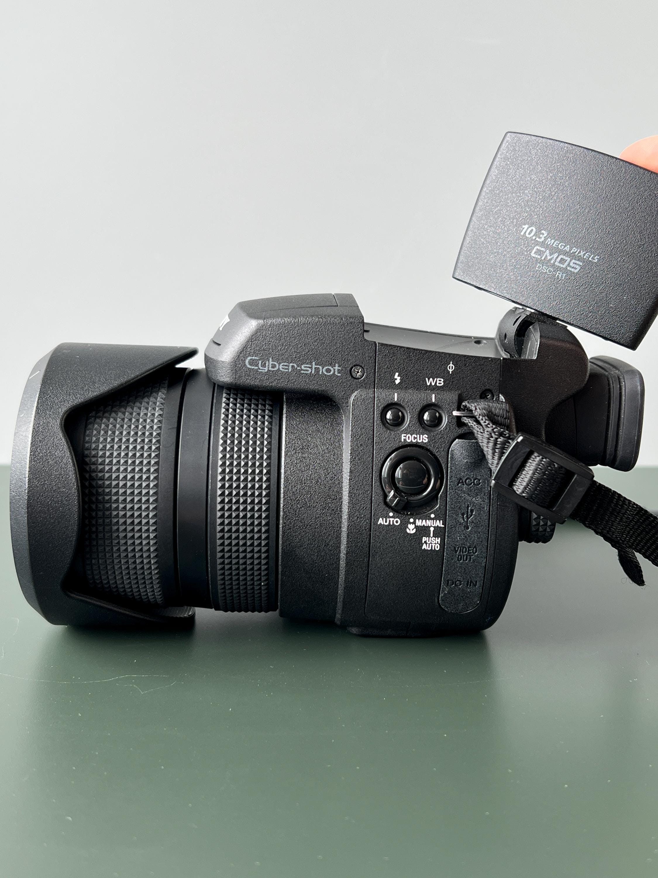 DSC-R1 Zeiss Sony SONY Cyber-shot Carl Vario-Sonnar Digital Camera
