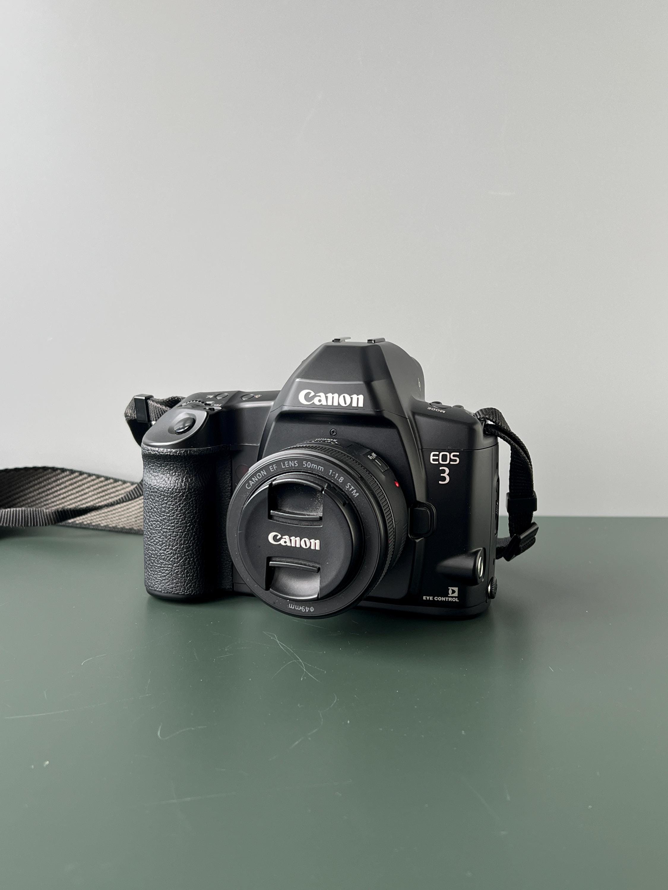 CANON EOS 3 I Analog SLR Camera From 1998 Professional Camera I