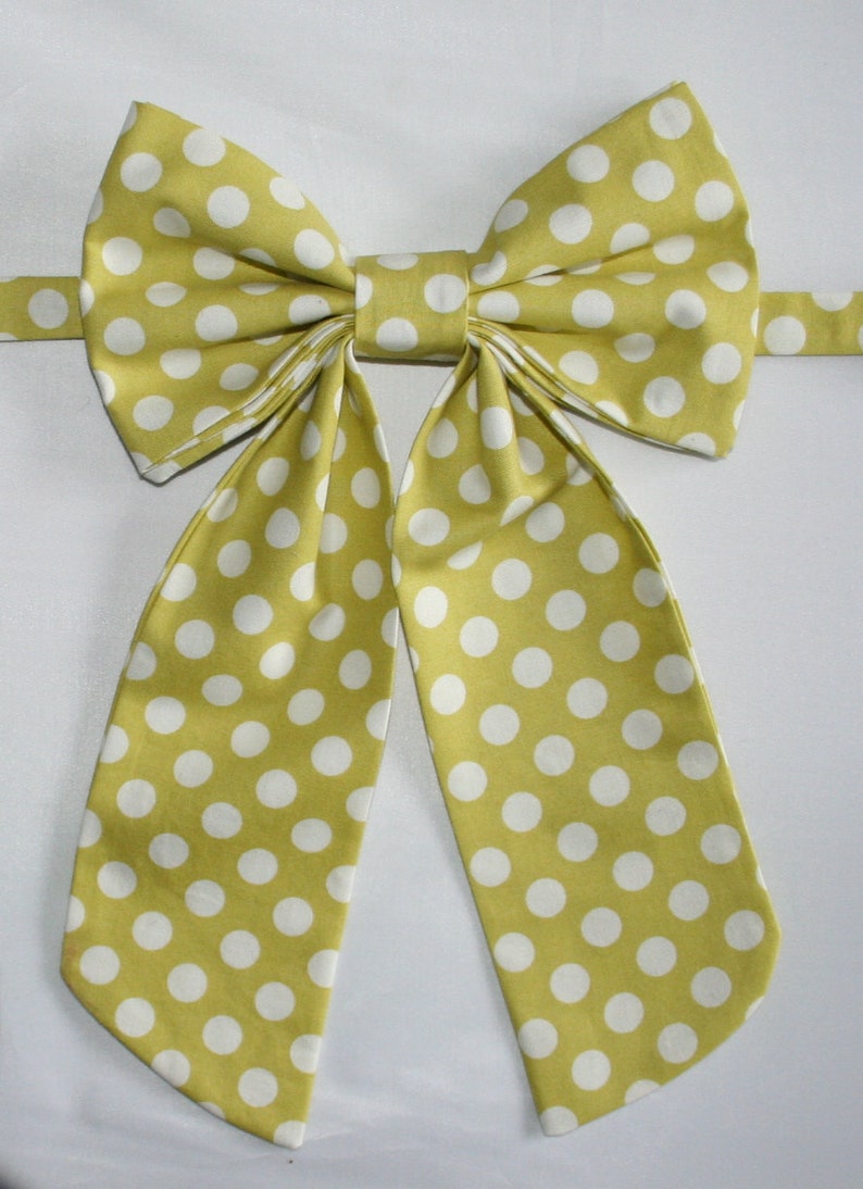 Ladies Bow-tie Spotted Neck accessory,