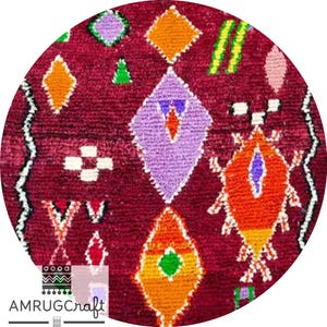 Runder Marokkanischer Teppich - Teppich in Fuchsia mit mehrfarbigem Stammes-Muster | Boho Wohnzimmer Dekor