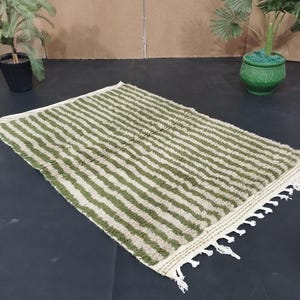 Authentic Mrirt Rug – Thick Vintage Moroccan Wool Carpet with Handwoven Details, Minimalist Tribal Touch, and Traditional Craftsmanship