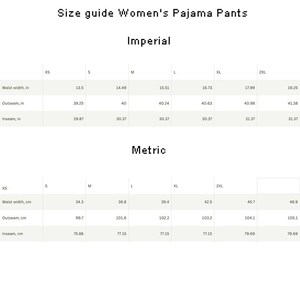 Op de afbeelding: Een maattabel voor pyjamabroeken, met afmetingen in inches en centimeters. De tabel toont de taillewijdte, buitenbeenlengte en binnenbeenlengte voor de maten XS tot 2XL. De tekst "Size guide Women's Pajama Pants" staat bovenaan.