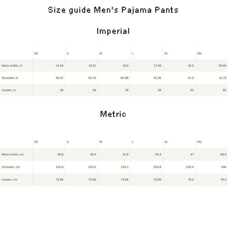 Op de afbeelding: Een maattabel voor pyjamabroeken, met afmetingen in inches en centimeters. De gids bevat de afmetingen van de taillewijdte, buitenbeenlengte en binnenbeenlengte voor de maten XS tot 2XL. De tekst "Size guide Men's Pajama Pants" staat bovenaan.