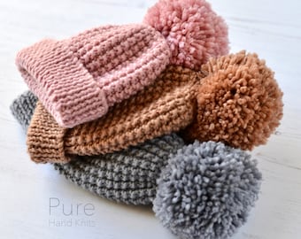 Modello di maglia SEMPLICE DK ZEKE Cappello con pompon Bambino Adulto