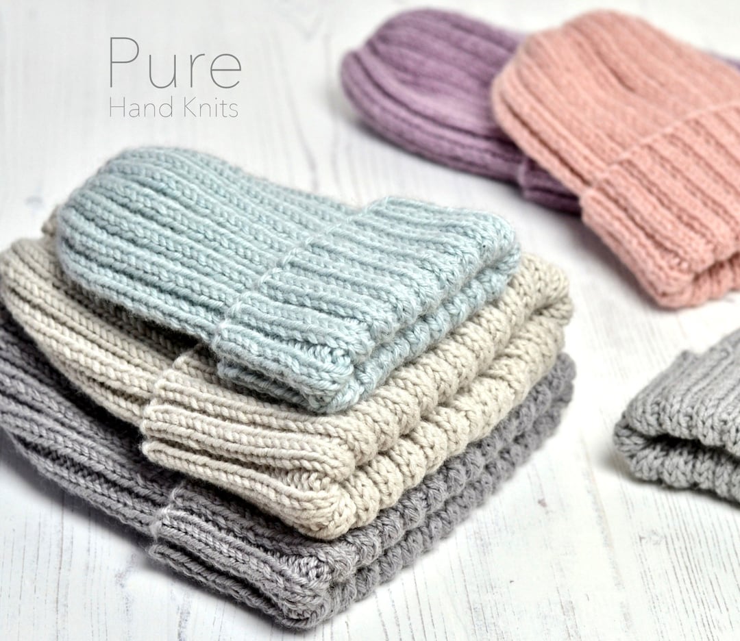 NUOVO! Cappello a coste SIMPLE WORSTED lavorato a maglia con