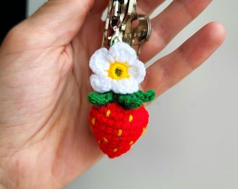 Patrón de llavero de fresa a crochet / Dije para bolsita de fruta pequeña / Decoración de primavera estilo cottagecore / Regalo para el Día de la Madre / Proyecto de crochet fácil y rápido en PDF