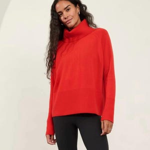 Dress Barn Vintage Red Metallic-Blend Turtle-Neck Long-Sleeve Sweater. Y2K sweater is New with tags!