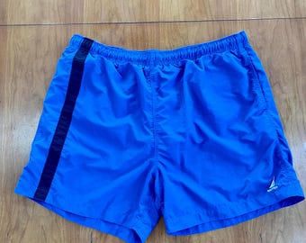 Bañador Nautica Vintage para hombre, azul marino, de secado rápido, con cintura elástica con cordón ajustable, logotipo blanco y raya vertical azul marino. XXL