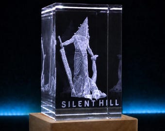 Lampada di cristallo Pyramid Head - Silent Hill K9, incisione laser 3D, base in vero legno con LED RGB