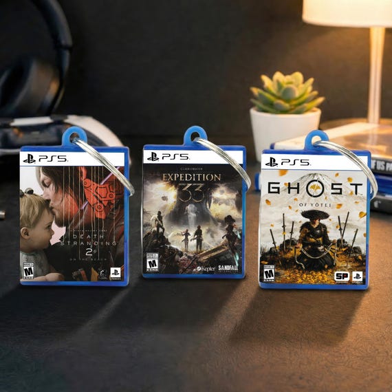 PS5 Schlüsselanhänger | Playstation 5 Mini Game Case Keychain | Retro Gaming Geschenk für Nerds & Geeks | Handmade Resin Accessoire