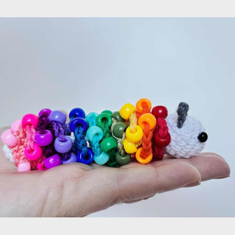 PDF Häkelanleitung Fidget Wurm, Sorgenwürmchen häkeln, Fidget Spielzeug, Häkelanleitung Anfänger, Raupe häkeln, Fidgetspielzeug, Fidgettoy, Beaded Fidget Caterpillar Crochet Pattern, Nosew Fidgets Toy Crochet, Amigurumi Worry Worms Crochet Pattern, Beaded Crochet Fidgettoy