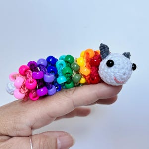 PDF Häkelanleitung Fidget Wurm, Sorgenwürmchen häkeln, Fidget Spielzeug, Häkelanleitung Anfänger, Raupe häkeln, Fidgetspielzeug, Fidgettoy, Beaded Fidget Caterpillar Crochet Pattern, Nosew Fidgets Toy Crochet, Amigurumi Worry Worms Crochet Pattern, Beaded Crochet Fidgettoy