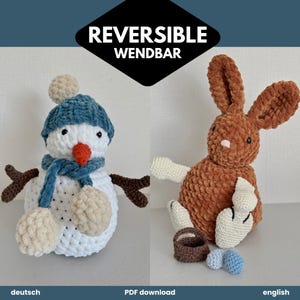 Könnte beinhalten: Ein Häkelmuster für einen umkehrbaren Schneemann und Hasen. Das Muster ist als PDF-Download erhältlich. Der Schneemann ist weiß mit einem blauen Hut und Schal. Der Hase ist braun mit weißen Füßen und einem braunen Korb.