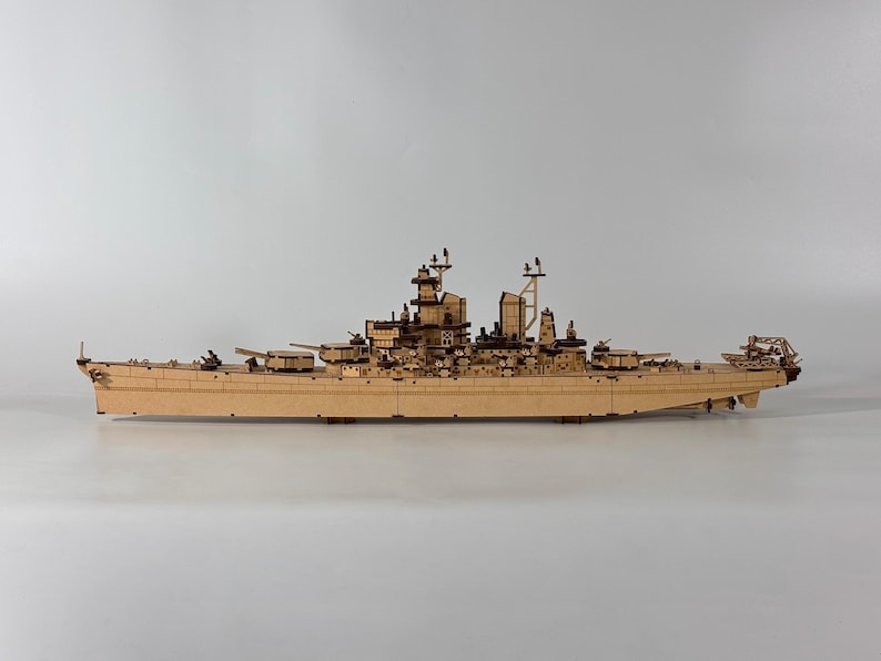 FULHOLPE Mémorial du Cuirassé Missouri Maquette Blocs de Construction, MOC Militaire Navire de Guerre Bismarck Modèle Jouet de Construction Compatible avec Les Grandes Marques - 2228 Pièces