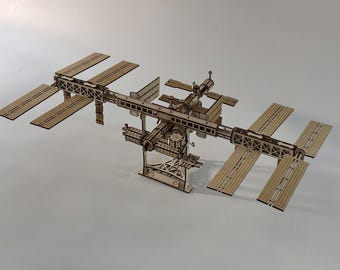 Fichiers découpés au laser Station spatiale Iss SVG DXF | Maquette en bois de la Station spatiale internationale | Projet découpé au laser