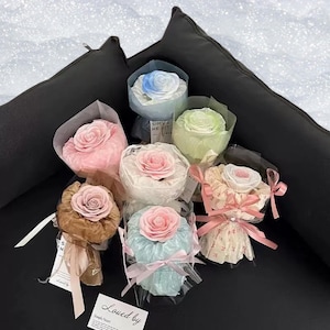 Minibloemboeketten voor de hele klas – afstudeercadeaus met inpakpapier naar keuze voor bruiloften, jubilea, handgeschreven kaart
