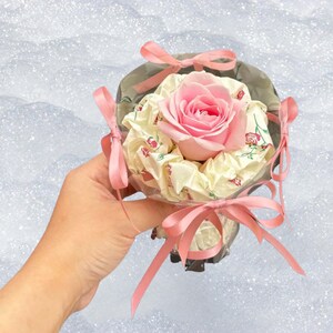 Petit bouquet de fleurs personnalisé | Faux arrangement floral pour des occasions spéciales et de bons voeux, anniversaires, carte manuscrite