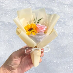 Mini Blumenstrauß | Benutzerdefinierte künstliche Blumengeschenk | Graduierung, Hochzeit, Jahrestag oder gute Wünsche, Jahrestage, handgeschriebene Karte