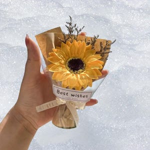 Mini ramo de graduación: regalo floral personalizado con papel de regalo a elegir para bodas, aniversarios y tarjetas manuscritas.