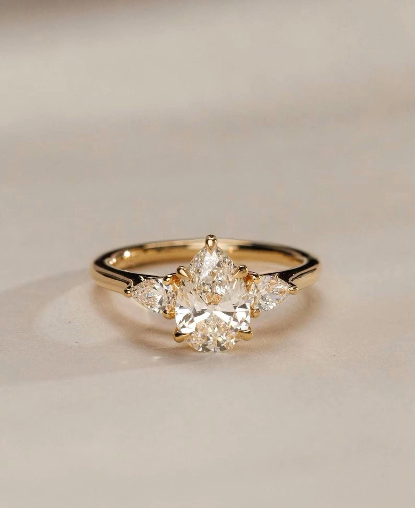Vintage 2,5 Ct Łza Gruszka Szlif Diament Solitaire 14K Solidne Żółte Złoto Lab Stworzony Pierścionek Obrączka Ślubna 5 Pazurów Pierścionek