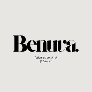 Pu&ograve; includere: Logo in bianco e nero per il marchio "Benuva" con il testo "follow us on tiktok @.benuva" sotto.