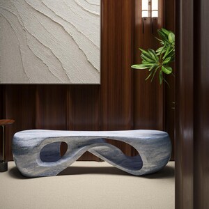 Banco de mármol Eternum, banco escultórico de piedra, banco de lujo de diseño firmado, pieza de colección de mobiliario funcional y artístico.