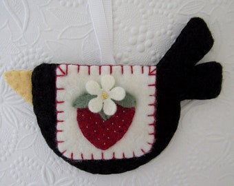 Crow Ornament Primitive Strawberry  Decoration Penny Rug