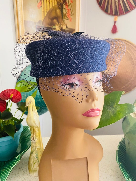 Cute 1950's pillbox veiled hat with butterfly bow 