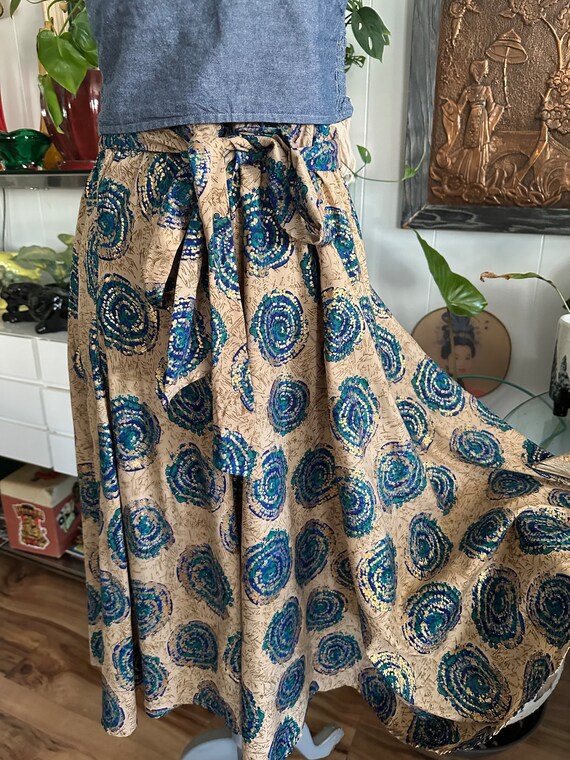 Pretty Vintage Full Skirt with Gold Foil Dot - Mi… - image 4
