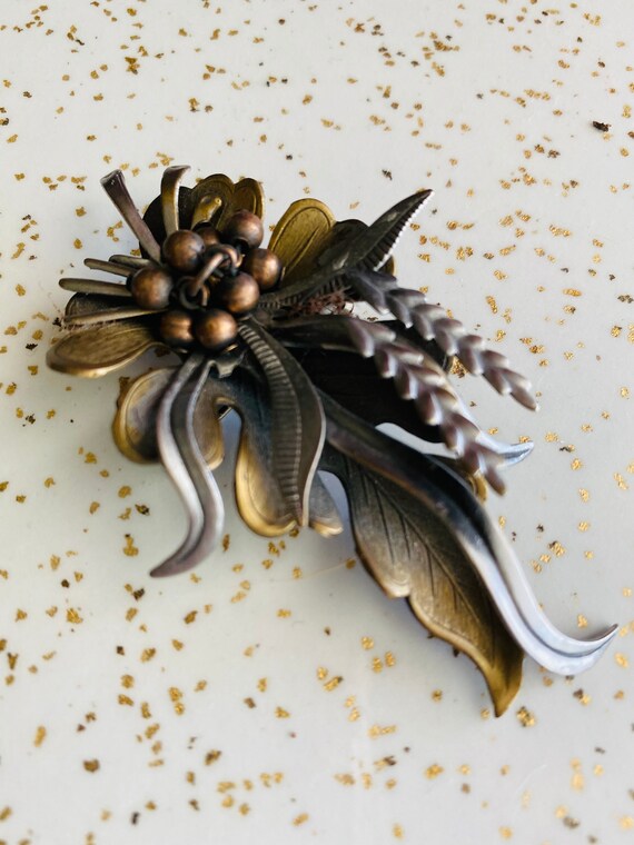 Beautiful 1940's era tri-tone floral brooch of si… - image 2