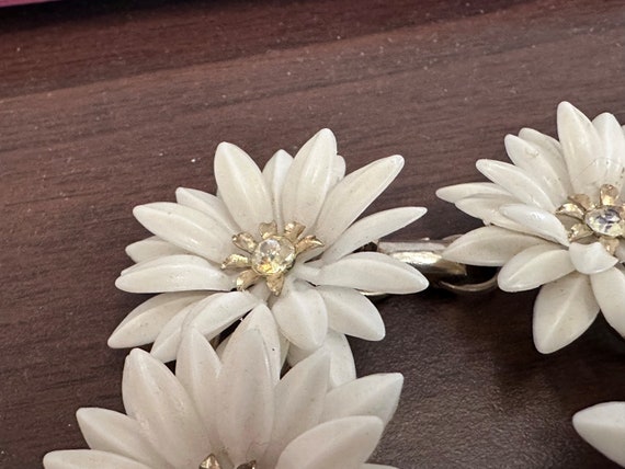 Vintage　1950s’　flower motif bracelet Vintage circa 1950 Coral Flower Bracelet – Cris Notti Jewels