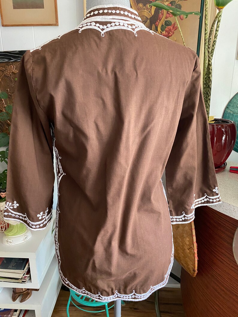 Vintage embroidered tea-timer style blouse with 3/4 sleeves Brown and White Size S image 5