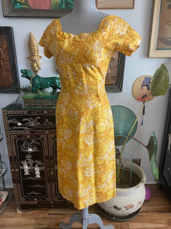 Pretty Vintage later 50's Silk Blend Dress in Mus… - image 2