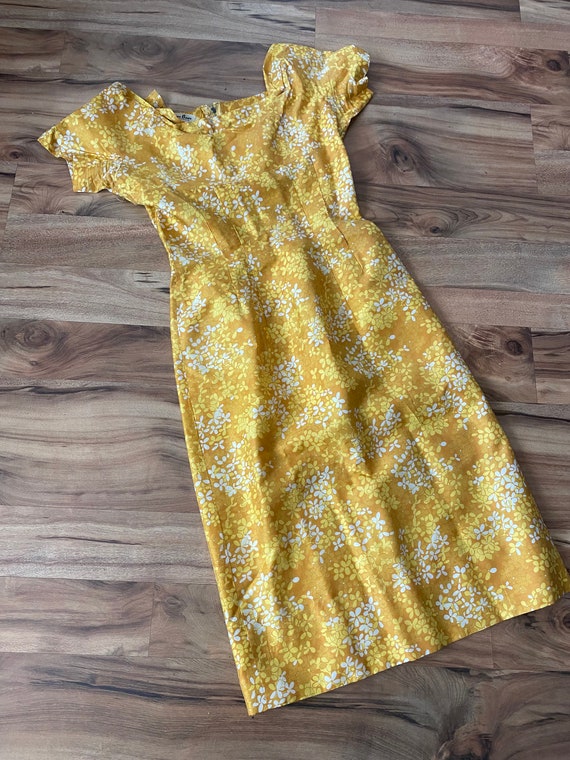 Pretty Vintage later 50's Silk Blend Dress in Mus… - image 6