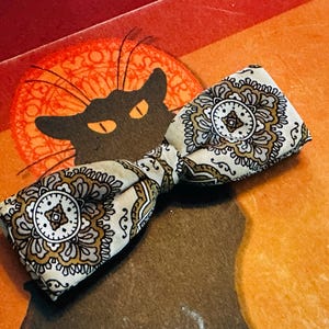 Vintage 1960s Psychedelic Baroque Clip-On Bow Tie | Cream, Tan & Golden Brown | Mod Dandy Statement