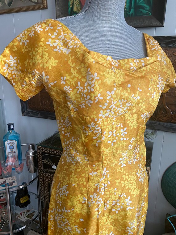 Pretty Vintage later 50's Silk Blend Dress in Mus… - image 4