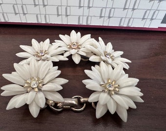 Adorable 1950's Coro Soft Plastic DAISY Flower Bracelet with Rhinestones