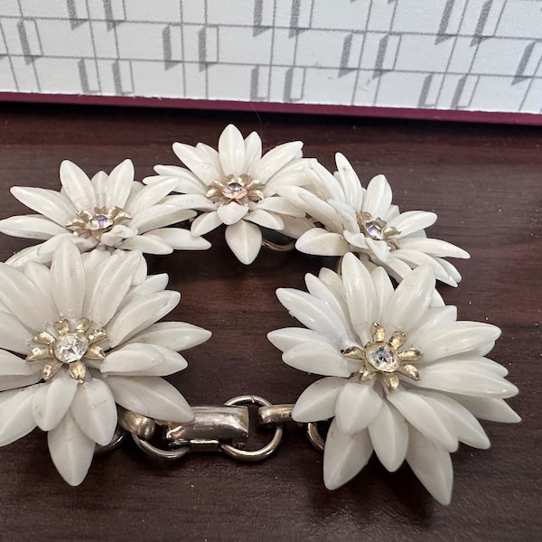 Adorable 1950's Coro Soft Plastic DAISY Flower Bracelet with Rhinestones